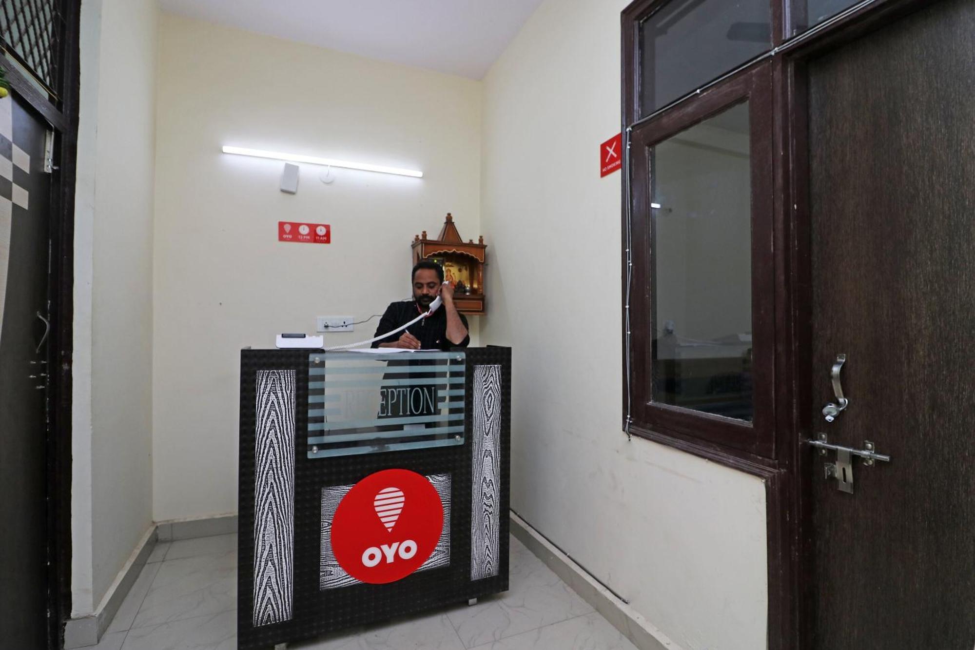 Oyo Triage Home Stay Нойда Екстер'єр фото